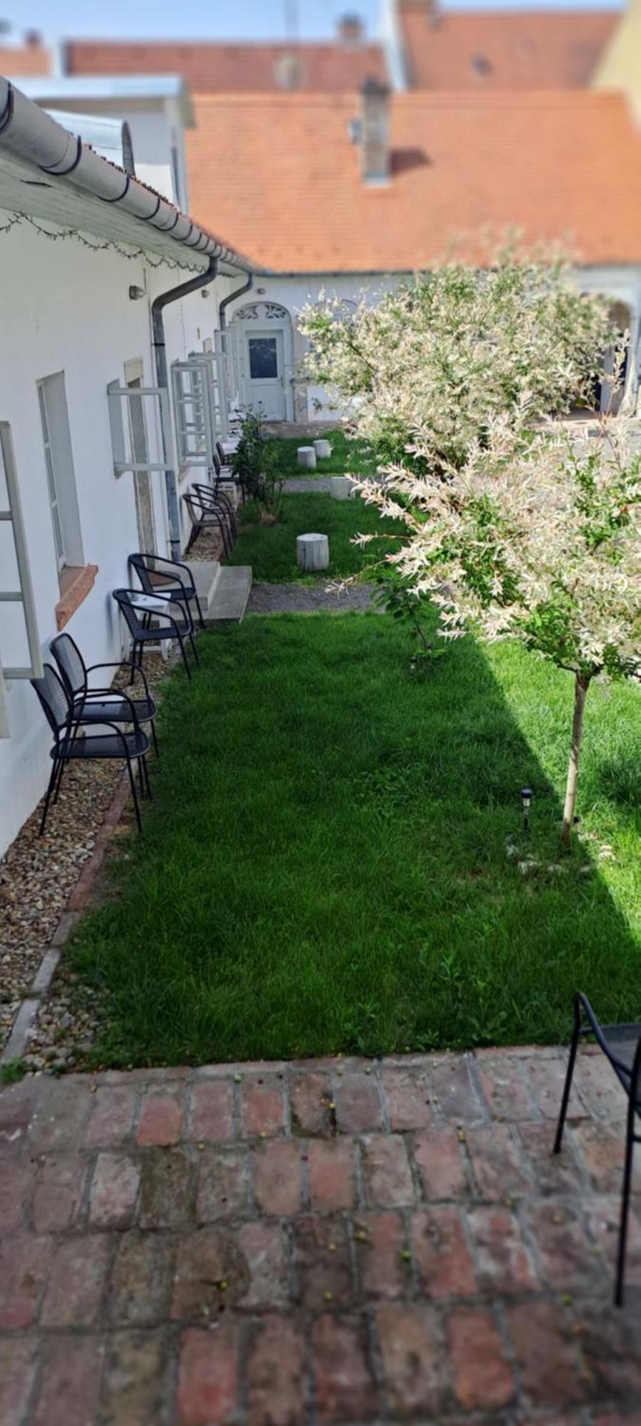 Plitzner Belvarosi Apartmanhaz Eger Eksteriør bilde