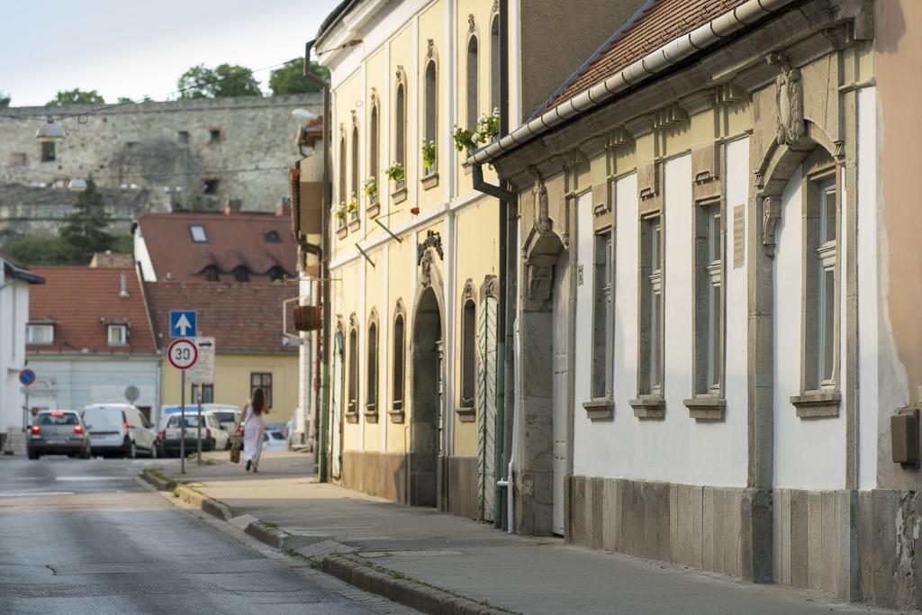 Plitzner Belvarosi Apartmanhaz Eger Eksteriør bilde
